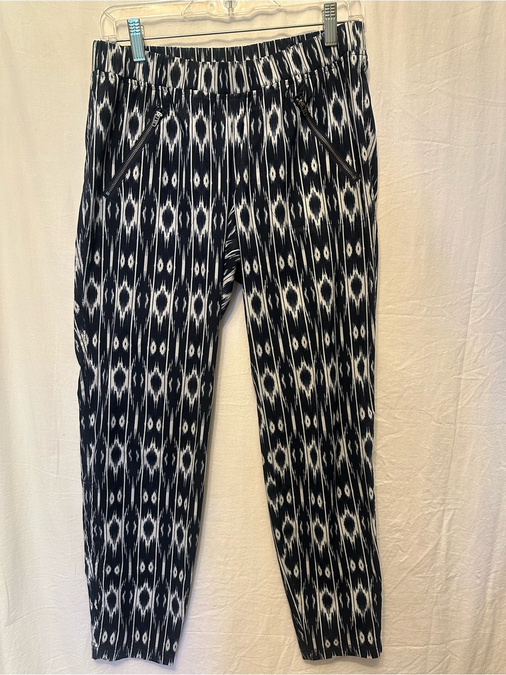 Athleta Navy Ivory Ikat Print Stretch Ankle Pants Zip Pockets Size 4